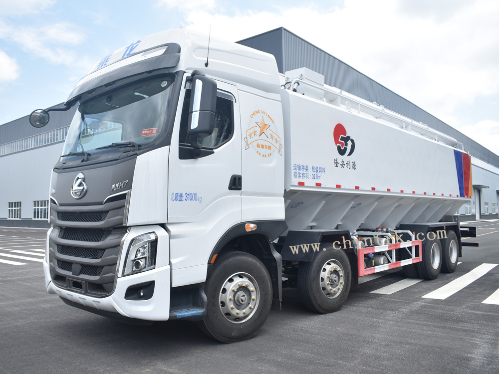 Liuqi Chenglong 25 ton bulk feed truck